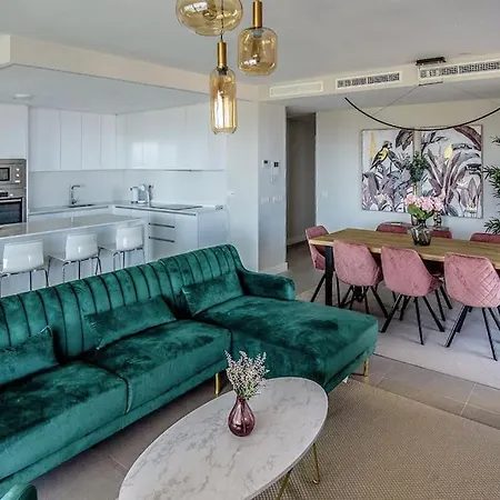 Apartment Luxury Serenity Benalmadena, 4 Bedrooms